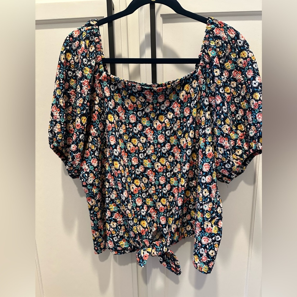 Ann Taylor Loft Seersucker Tie Front Top new without tags.